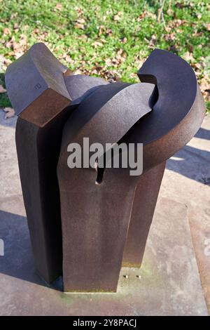 "Knoten XVIII, Corten Steel", 1991, Eduardo Chillida (1924-2002), Chillida Leku Museoa, Donostia, San Sebastian, Baskenland, Spanien. Stockfoto