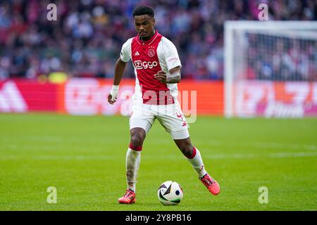 Amsterdam, Niederlande. Oktober 2024. AMSTERDAM, NIEDERLANDE - 6. OKTOBER: Jorrel Hato vom AFC Ajax dribbelt während des niederländischen Eredivisie-Spiels zwischen AFC Ajax und FC Groningen in der Johan Cruijff Arena am 6. Oktober 2024 in Amsterdam. (Foto von Andre Weening/Orange Pictures) Credit: Orange Pics BV/Alamy Live News Stockfoto