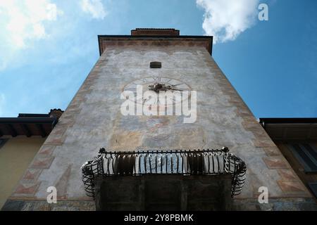 Der Turm am Eingang der Zitadelle Visconti (Torre della Campanella), mittelalterliche Festung in Bergamo, Lombardei, Norditalien. Stockfoto