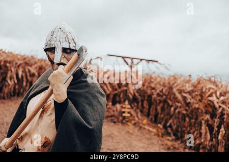 Oktober 2022/23, Frankfurt, Deutschland, Schauspieler in Monster- und Horrorkostümen treten in einem Horrorlabyrinth auf, um Halloween zu feiern. Stockfoto