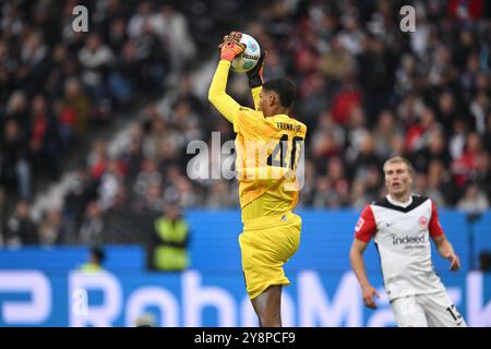 Frankfurt, Deutschland. Oktober 2024. Fußball 1. Bundesliga 6. Spieltag Eintracht Frankfurt - FC Bayern München am 06.10.2024 im Deutschen Bank Park Frankfurt Kaua Santos ( Frankfurt ) DFL-Vorschriften verbieten jede Verwendung von Fotografien als Bildsequenzen und/oder Quasi-Video. Foto: Revierfoto Credit: ddp Media GmbH/Alamy Live News Stockfoto