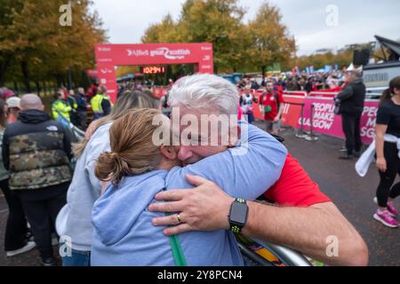 Glasgow, Schottland, Großbritannien. Oktober 2024. Der jährliche Great Scottish Run bricht frühere Rekorde mit 30.000 Menschen, die bei einem 10-km- oder Halbmarathon auf die Straßen der Stadt fahren. Quelle: Skully/Alamy Live News Stockfoto