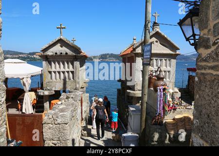 Horreos, Combarro, Poio, Ria de Pontevedra, Provinz Pontevedra, Galizien, Spanien. Stockfoto