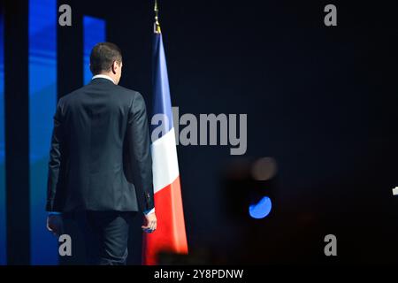 Nizza, Frankreich. Oktober 2024. Der Präsident der rechtsextremen französischen Rassemblement National (National Rally) RN-Partei und leitender Abgeordneter Jordan Bardella hält eine Rede während eines Treffens in Nizza, Südfrankreich, am 6. Oktober 2024. Foto: Laurent Coust/ABACAPRESS. COM Credit: Abaca Press/Alamy Live News Stockfoto