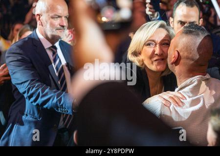 Nizza, Frankreich. Oktober 2024. Rassemblement National (nationale Rallye) RN-Fraktionsvorsitzende Marine Le Pen während eines Treffens in Nizza, Südfrankreich, am 6. Oktober 2024. Foto: Laurent Coust/ABACAPRESS. COM Credit: Abaca Press/Alamy Live News Stockfoto