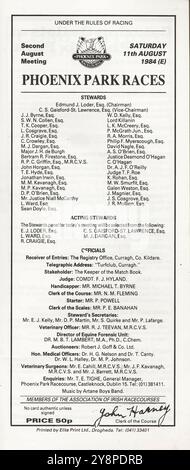 Die Liste der Stewards der Phoenix Park Racecourse, Dublin, Irland im August 1984. Die genannten Namen sind: P McGrath Jun., Esq, C Crowley, J S Cosgrove, T E Hyde. Stockfoto