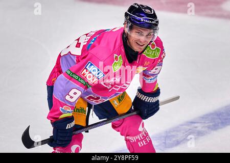 Berlin, Deutschland. Oktober 2024. Leonhard Pfoederl (Eisbaeren Berlin, #93), GER, Eisbaeren Berlin vs. Nürnberg Ice Tigers, Eishockey Herren, Deutsche Eishockey Liga, Saison 2024/2025, 7. Spieltag, 06.10.2024. Foto: Eibner-Pressefoto/ Claudius Rauch Credit: dpa/Alamy Live News Stockfoto