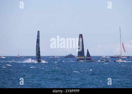 Barcelona, Spanien; 29. September 2024: Finale des Louis Vuitton Cup zwischen Ineos Britannia und Prada Luna Rossa. Das italienische Schiff war schneller als das britische. Stockfoto