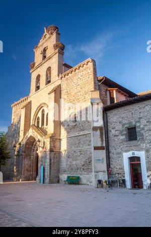 Chruch von Santa Maria im Dorf Belorado auf dem Weg von St. James, Burgos, Spanien Stockfoto