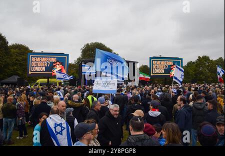 London, Großbritannien. Oktober 2024. Die Menschenmassen versammeln sich in Solidarität mit Israel im Hyde Park, um den ersten Jahrestag des Angriffs der Hamas auf das Musikfestival Nova am 7. Oktober 2023 zu feiern, das zu Israels andauerndem Krieg in Gaza führte. Quelle: Vuk Valcic/Alamy Live News Stockfoto