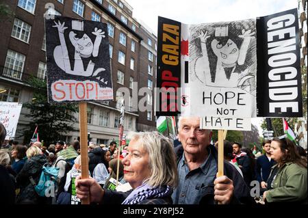 Am 5. Oktober 2024 marschierten Tausende von Menschen durch Zentral-London, um Palästina zu unterstützen, und forderten einen Waffenstillstand und das Ende der Bombardierung von GA Stockfoto