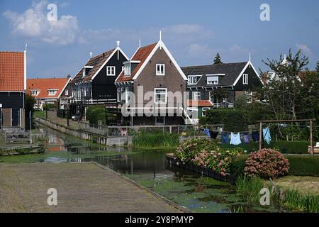 Marken, Niederlande - 25. August 2024: Marken ist ein Dorf in der Region Waterland und Zaan in Nordholland, Niederlande auf einer Halbinsel in der IJsselme Stockfoto