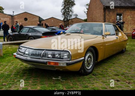 1974 Citroen SM, ausgestellt im Bicester Heritage Scramble am 6. Oktober 2024. Stockfoto