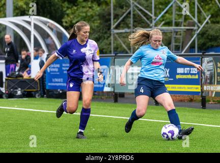 Brentwood Essex 6. Oktober 2024 Frauenfußball Brentwood Town Women (hellblaue Shirts) (3) vs She CAN Play Panthers (lila Shirts) (2) at the Arena, Brentwood Essex UK Credit: Ian Davidson/Alamy Live News Stockfoto