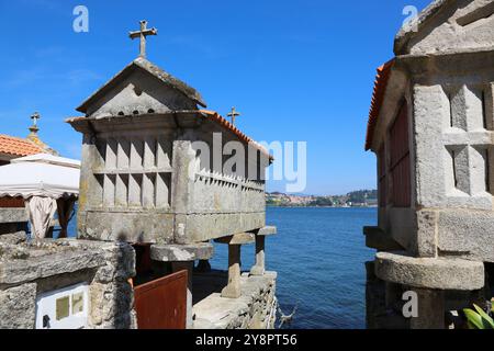 Horreos, Combarro, Poio, Ria de Pontevedra, Provinz Pontevedra, Galizien, Spanien. Stockfoto