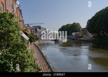 Bremen, Deutschland - 1. September 2024 - Backsteinhäuser am Teerhof an einem sonnigen Sommertag Stockfoto