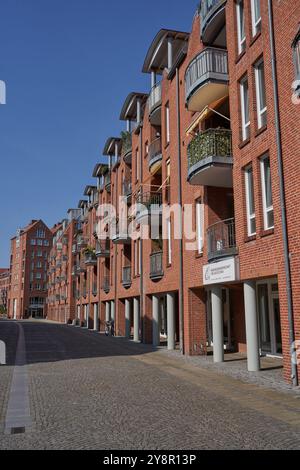 Bremen, Deutschland - 1. September 2024 - Backsteinhäuser am Teerhof an einem sonnigen Sommertag Stockfoto