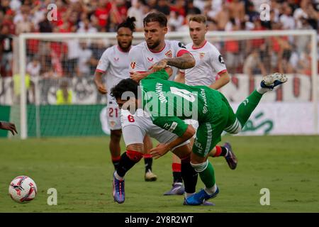 Spanisch La Liga es Sports Fußball Spiel Sevilla gegen Betis im Ramon Sanchez Pizjuan Stadium in Sevilla, Spanien. Oktober 2024. JORNADA 9 LIGA 1ª DIVISION ESTADIO SANCHEZ PIZJUAN 900/Cordon Press Credit: CORDON PRESS/Alamy Live News Stockfoto