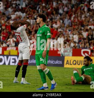 Spanisch La Liga es Sports Fußball Spiel Sevilla gegen Betis im Ramon Sanchez Pizjuan Stadium in Sevilla, Spanien. Oktober 2024. JORNADA 9 LIGA 1ª DIVISION ESTADIO SANCHEZ PIZJUAN 900/Cordon Press Credit: CORDON PRESS/Alamy Live News Stockfoto