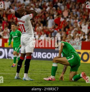 Spanisch La Liga es Sports Fußball Spiel Sevilla gegen Betis im Ramon Sanchez Pizjuan Stadium in Sevilla, Spanien. Oktober 2024. JORNADA 9 LIGA 1ª DIVISION ESTADIO SANCHEZ PIZJUAN 900/Cordon Press Credit: CORDON PRESS/Alamy Live News Stockfoto