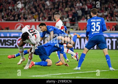 Kopfballduell Zweikampf Aktion verletzt Verletzung Anton Stach TSG 1899 Hoffenheim (16) gegen Valentin Gendrey TSG 1899 Hoffenheim (15) Arthur Chaves TSG 1899 Hoffenheim (35) El Bilal Toure VfB Stuttgart (10) VfB Stuttgart vs. TSG 1899 Hoffenheim, Fussball, Bundesliga, Spieltag 6, Saison 2024/25, 06.10.2024 DFL-VORSCHRIFTEN VERBIETEN DIE VERWENDUNG VON FOTOGRAFIEN ALS BILDSEQUENZEN UND/ODER QUASI-VIDEO Foto: Eibner-Pressefoto/Michael Weber Stockfoto