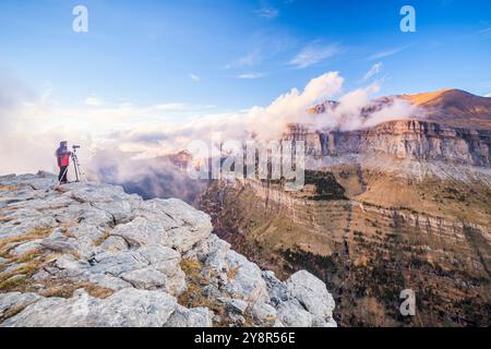 Blick auf das Ordesa-Tal vom Aussichtspunkt - Balcones de Ordesa -, Nationalpark von Ordesa und Monte Perdido, Huesca, Spanien Stockfoto