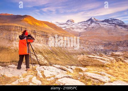 Blick auf das Ordesa-Tal vom Aussichtspunkt - Balcones de Ordesa -, Nationalpark von Ordesa und Monte Perdido, Huesca, Spanien Stockfoto