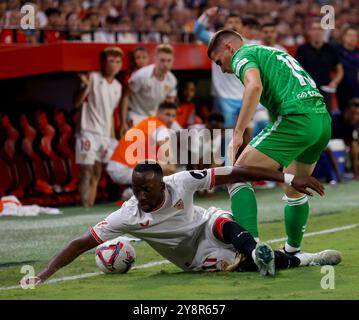 Spanisch La Liga es Sports Fußball Spiel Sevilla gegen Betis im Ramon Sanchez Pizjuan Stadium in Sevilla, Spanien. Oktober 2024. JORNADA 9 LIGA 1ª DIVISION ESTADIO SANCHEZ PIZJUAN 900/Cordon Press Credit: CORDON PRESS/Alamy Live News Stockfoto