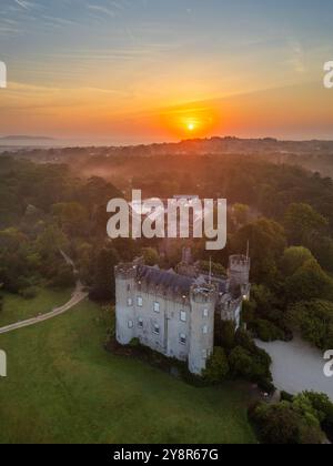 Sonnenaufgang über Malahide Castle Stockfoto