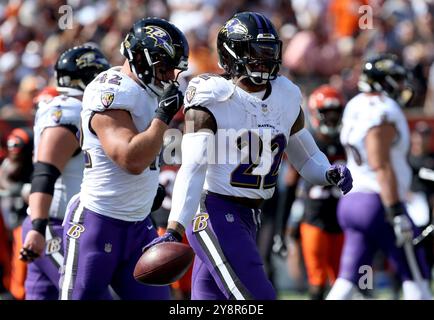 Cincinnati, Usa. Oktober 2024. Baltimore Ravens Running Back Derrick Henry (22) feiert seinen Touchdown-Lauf gegen die Cincinnati Bengals während der ersten Spielhälfte im Paycor Stadium am Sonntag, den 6. Oktober 2024, in Cincinnati, Ohio. Foto von John Sommers II/UPI Credit: UPI/Alamy Live News Stockfoto