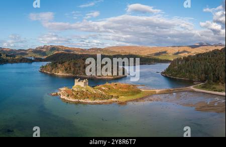 Tioram Castle, Loch Moidart, Lochaber, Schottland, Großbritannien Stockfoto