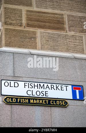 Straßenschilder für Old Fishmarket schließen sich in Edinburgh, Schottland, Großbritannien Stockfoto