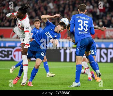 Kopfballduell Zweikampf Aktion verletzt Verletzung Anton Stach TSG 1899 Hoffenheim (16) gegen Valentin Gendrey TSG 1899 Hoffenheim (15) Arthur Chaves TSG 1899 Hoffenheim (35) El Bilal Toure VfB Stuttgart (10) VfB Stuttgart vs. TSG 1899 Hoffenheim, Fussball, Bundesliga, Spieltag 6, Saison 2024/25, 06.10.2024 DFL-VORSCHRIFTEN VERBIETEN DIE VERWENDUNG VON FOTOGRAFIEN ALS BILDSEQUENZEN UND/ODER QUASI-VIDEO Foto: Eibner-Pressefoto/Michael Weber Stockfoto