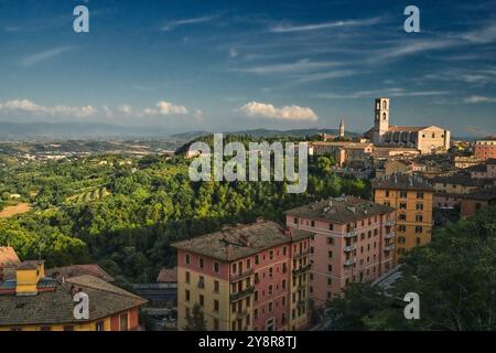 Blick von der Via delle Prome und Fortezza di Porta Sole in Richtung Altstadt von Perugia, Italien Stockfoto