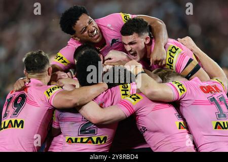 Sydney, Australien, 6. Oktober 2024. Penrith-Spieler reagieren auf den Sieg im Grand Final des NRL-Spiels zwischen Panthers und Storm im Accor Stadium am 06. Oktober 2024 in Sydney. Quelle: Pete Dovgan/Speed Media/Alamy Live News Stockfoto