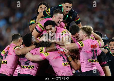 Sydney, Australien, 6. Oktober 2024. Penrith-Spieler reagieren auf den Sieg im Grand Final des NRL-Spiels zwischen Panthers und Storm im Accor Stadium am 06. Oktober 2024 in Sydney. Quelle: Pete Dovgan/Speed Media/Alamy Live News Stockfoto