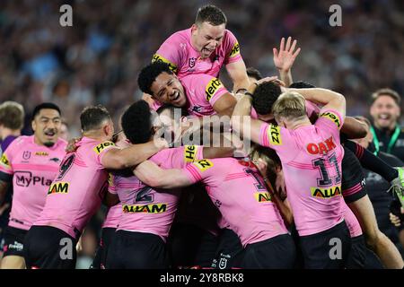 Sydney, Australien, 6. Oktober 2024. Penrith-Spieler reagieren auf den Sieg im Grand Final des NRL-Spiels zwischen Panthers und Storm im Accor Stadium am 06. Oktober 2024 in Sydney. Quelle: Pete Dovgan/Speed Media/Alamy Live News Stockfoto