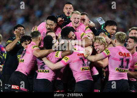 Sydney, Australien, 6. Oktober 2024. Penrith-Spieler reagieren auf den Sieg im Grand Final des NRL-Spiels zwischen Panthers und Storm im Accor Stadium am 06. Oktober 2024 in Sydney. Quelle: Pete Dovgan/Speed Media/Alamy Live News Stockfoto