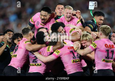 Sydney, Australien, 6. Oktober 2024. Penrith-Spieler reagieren auf den Sieg im Grand Final des NRL-Spiels zwischen Panthers und Storm im Accor Stadium am 06. Oktober 2024 in Sydney. Quelle: Pete Dovgan/Speed Media/Alamy Live News Stockfoto