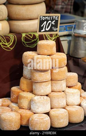 Käse, Schinken, fair, Bayonne, Aquitaine, Pyrenäen Atlantiques, Frankreich. Stockfoto