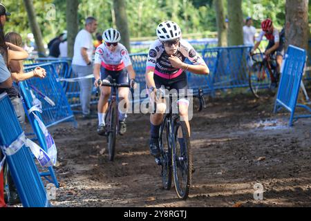 Gijón, Spanien, 6. Oktober 2024: UVCA - Troyes Radfahrerin Alexandra Valade (5) während des Elite- und U23-Frauen-Rennens der XIV Villa de Gijón Trophy am 06. Oktober 2024 in Gijón, Spanien. Quelle: Alberto Brevers / Alamy Live News. Stockfoto