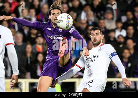 Firenze, Italien. Oktober 2024. Andrea Colpani von ACF Fiorentina und Theo Hernandez vom AC Milan während des Fußballspiels der Serie A zwischen ACF Fiorentina und AC Milan im Artemio Franchi Stadion in Florenz (Italien) am 6. Oktober 2024. Quelle: Insidefoto di andrea staccioli/Alamy Live News Stockfoto
