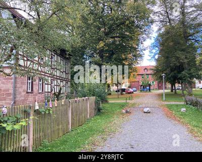 Evangelische Kirche St. Marien in Bad Berka Bad Berka, 06.10.2024 Tiefengruben ist ein Ortsteil der Stadt Bad Berka im Landkreis Weimarer Land. Im Foto die Kirche der evangelischen Dorfkirche St. Nikolaus inmitten des Rundlingsdorfes Tiefengruben Thüringen Deutschland *** Evangelische Kirche St Marien in Bad Berka Bad Berka, 06 10 2024 Tiefengruben ist ein Stadtteil der Stadt Bad Berka im Landkreis Weimarer Land auf dem Foto die Kirche der Evangelischen Dorfkirche St Nikolaus in der Mitte des Runddorfes Tiefengruben Thüringen Deutschland Copyright: XMarioxGentzelx Stockfoto