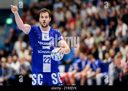 Gummersbach, Deutschland. Oktober 2024. Kentin Mahe (VfL Gummersbach, 22) gestikuliert mit Ball Daikin Handball-Bundesliga VfL Gummersbach - SG Flensburg-Handewitt; Gummersbach, Schwalbe Arena am 06.10.2024 Credit: dpa/Alamy Live News Stockfoto