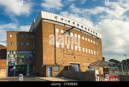 Das verfallene Gebäude der Edwardian-Ära wird für den Abriss im Zentrum von Ipswich, Suffolk, Großbritannien, vorbereitet Stockfoto