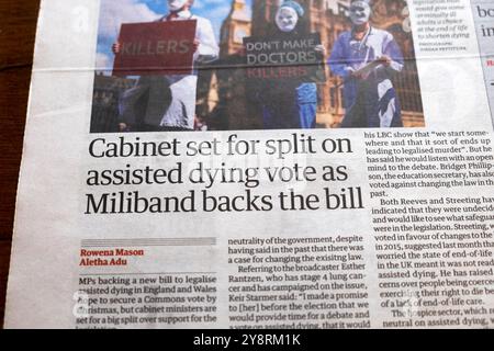 Labour 'Cabinet Set for Split on Assisted Dying Vote as Miliband Backs the Bill' Guardian Zeitung Schlagzeile Commons artikel 5 Oktober 2024 London UK Stockfoto