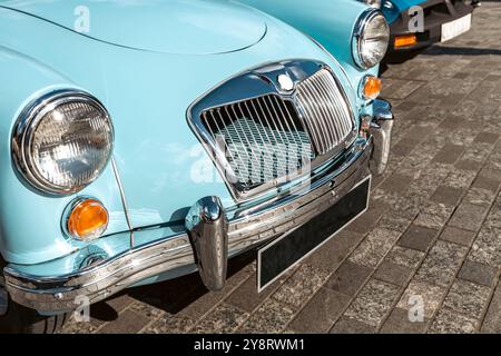 Klassischer britischer Sportwagen mit offenem Oberteil Stockfoto