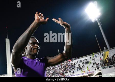 Firenze, Italien. Oktober 2024. Moise Kean von ACF Fiorentina feiert am 6. Oktober 2024 im Artemio Franchi Stadion in Florenz (Italien) das Fußballspiel der Serie A zwischen ACF Fiorentina und AC Milan. Quelle: Insidefoto di andrea staccioli/Alamy Live News Stockfoto