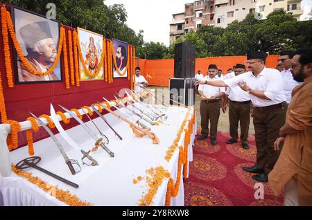 Patna, Indien. Oktober 2024. PATNA, INDIEN - 6. OKTOBER: Rashtriya Swayamsevak Sangh (RSS) Freiwillige während der Vijayadashmi Utsav in Shakha Maidan am 6. Oktober 2024 in Patna, Indien. (Foto: Santosh Kumar/Hindustan Times/SIPA USA) Credit: SIPA USA/Alamy Live News Stockfoto