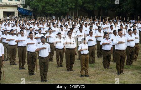 Patna, Indien. Oktober 2024. PATNA, INDIEN - 6. OKTOBER: Rashtriya Swayamsevak Sangh (RSS) Freiwillige während der Vijayadashmi Utsav in Shakha Maidan am 6. Oktober 2024 in Patna, Indien. (Foto: Santosh Kumar/Hindustan Times/SIPA USA) Credit: SIPA USA/Alamy Live News Stockfoto